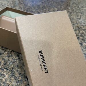 Burberry Beige Gift Box WITH sunglass case NEW